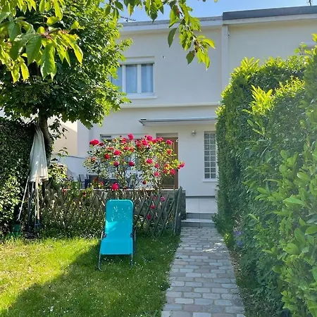 Maison Entre Culture Et Detente *